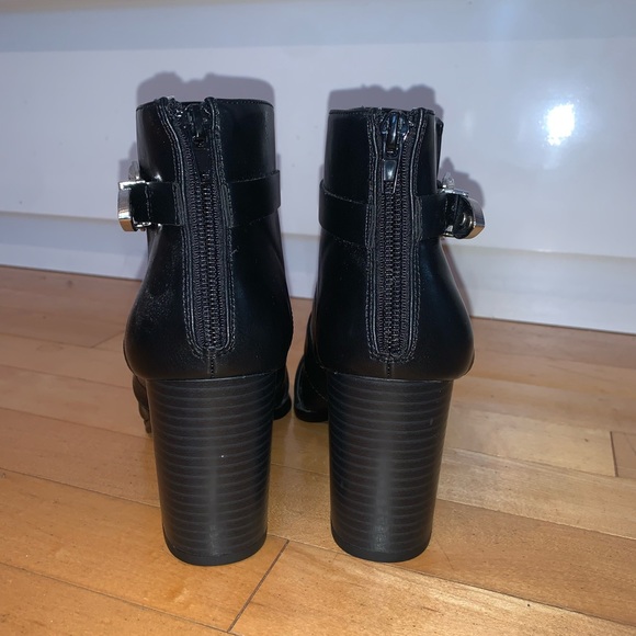 [7]👢NWOT - F21 buckled cutout booties - Picture 4 of 13
